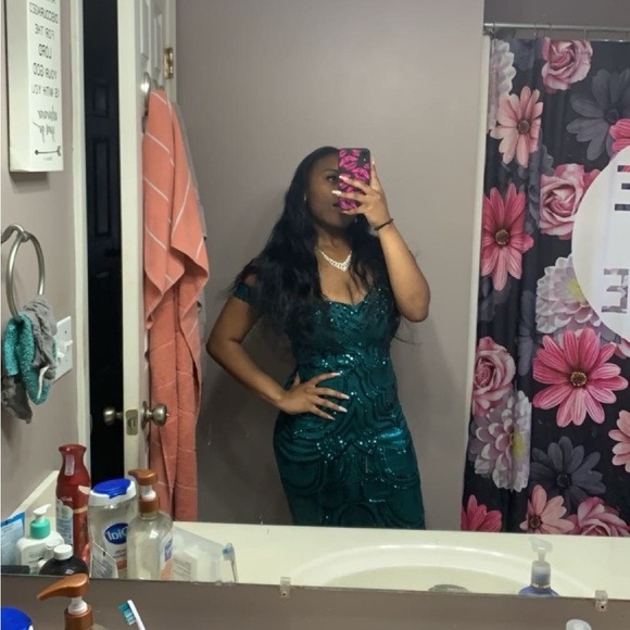 Fashion Nova Dresses & Skirts - Fashion Nova Until the weekend sequins maxi emerald green dress